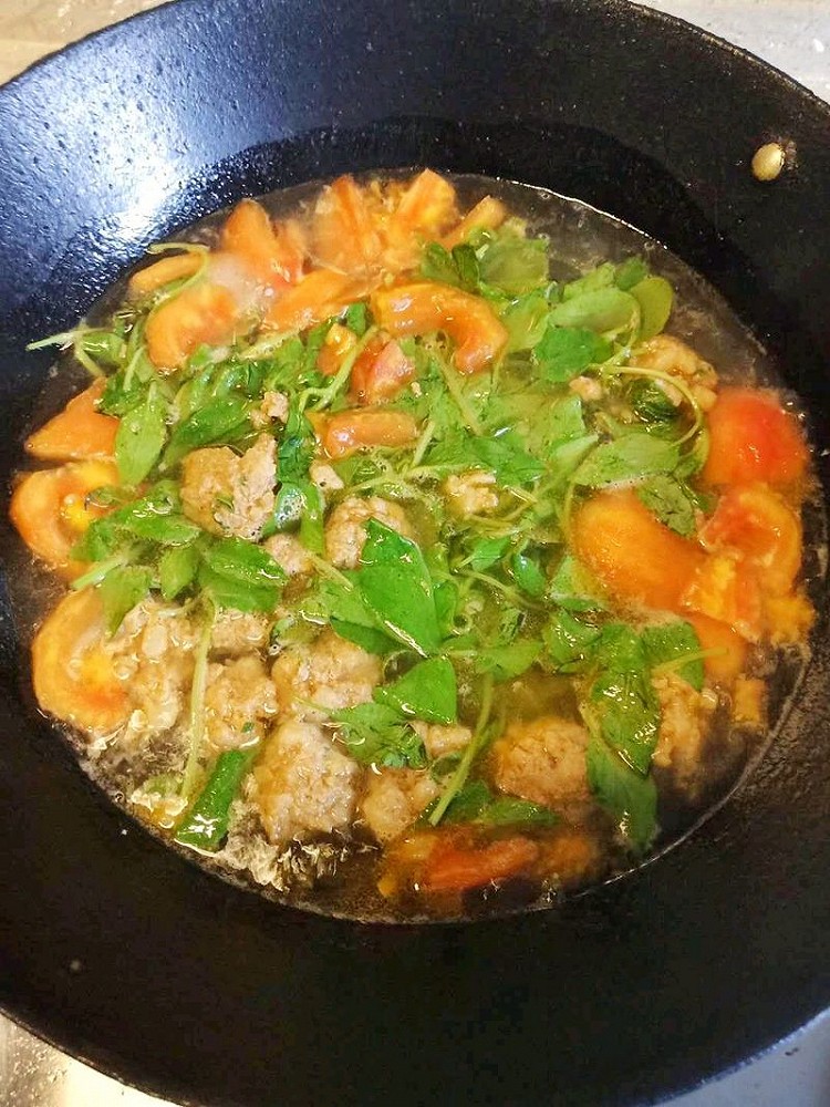 西红柿金笕肉丸子汤的做法