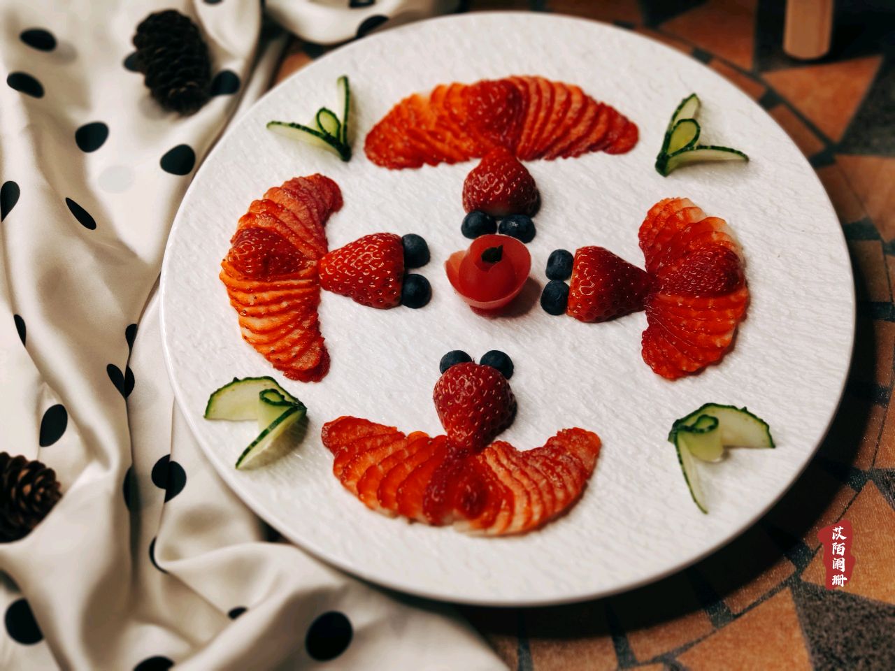 草莓水果拼盘的做法_【图解】草莓水果拼盘怎么做如何做好吃_草莓水果拼盘家常做法大全_3sliujiali_豆果美食