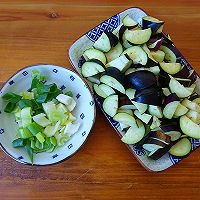 #金龙鱼橄榄油调和油520美食菜谱# 美味茄子焖饭的做法图解1