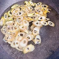 泡椒鲜笋爆鸡杂的做法图解4