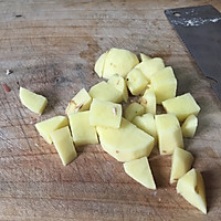 蜜汁土豆排骨的做法图解2