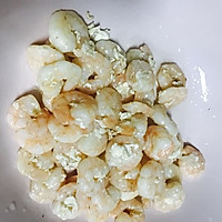 避风塘炒虾仁的做法图解2
