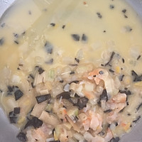 虾仁木耳鸡蛋饼的做法图解1
