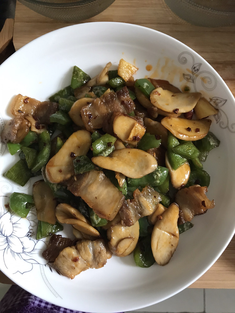 干煸五花肉杏鲍菇的做法
