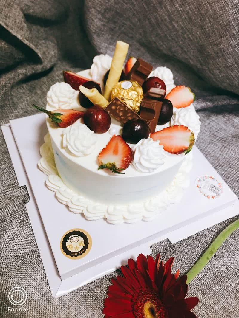 水果奶油生日蛋糕