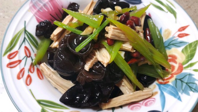 凉拌芹菜腐竹木耳