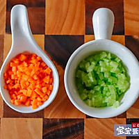 紫米鱼松饭团的做法图解2