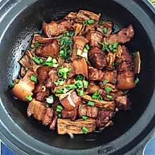 砂锅版蒜香腐竹红烧肉