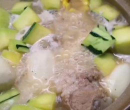 家常菜：南瓜芋头排骨汤的做法
