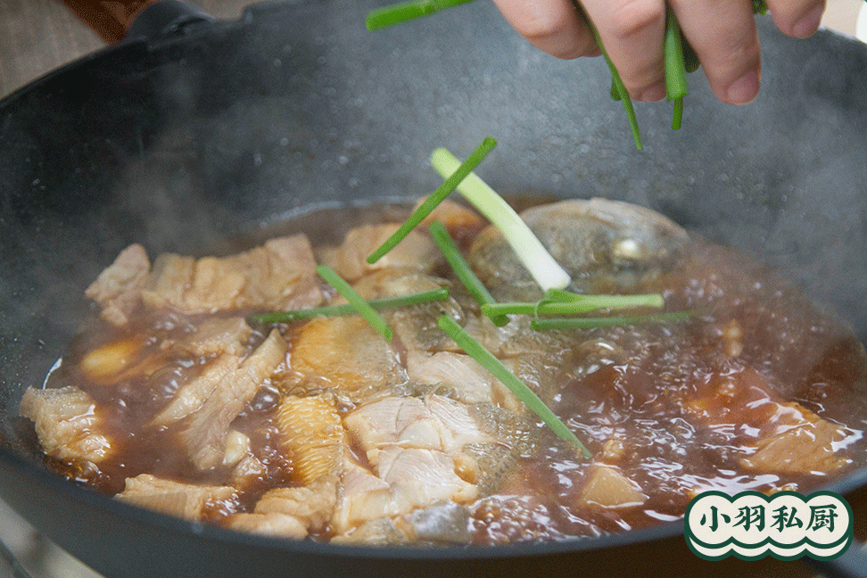 五花肉烧鲈鱼的做法图解4