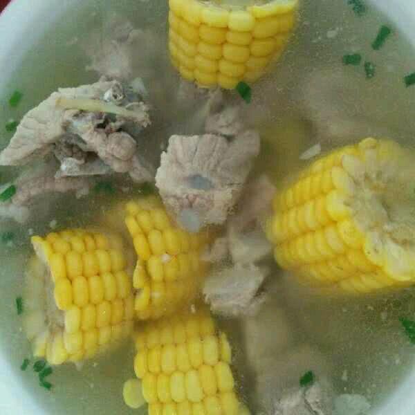 排骨炖玉米汤