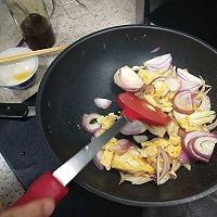 不辣洋葱炒蛋的做法图解3