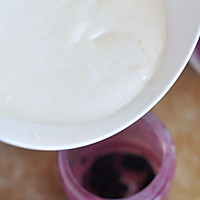 桑葚酸奶双色冻#膳魔师夏日魔法甜品#的做法图解2