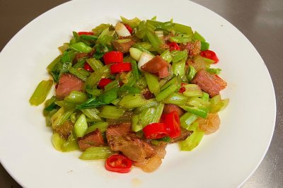 芹菜炒肉