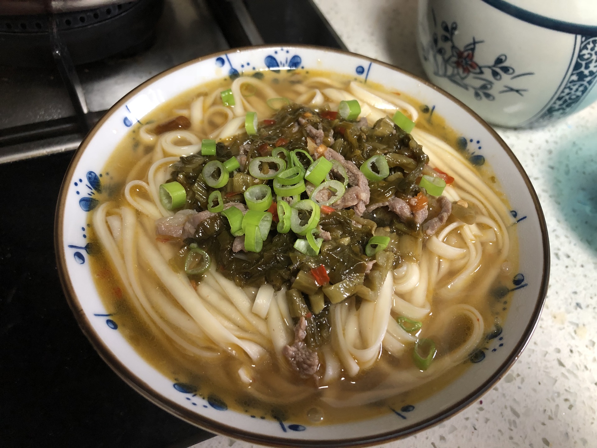 超好吃的酸菜肉丝面，建议收藏 - 哔哩哔哩