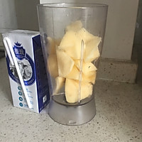 牛奶苹果汁的做法图解1