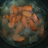 胡萝卜排骨汤#宴客拿手菜#的做法图解5