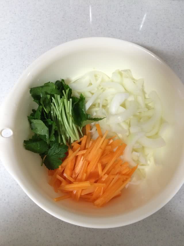 虾仁杂蔬天妇罗（かき揚げ）的做法图解2