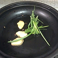 【塔吉锅菜谱】 原汁原味~盐焗虾的做法图解1