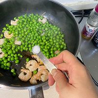 小豌豆炒虾仁的做法图解9