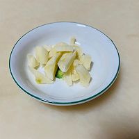 川香金针菇炒大白菜的做法图解3