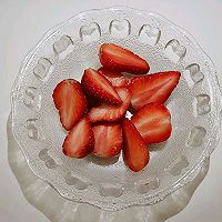 #换着花样吃早餐#草莓奶油三明治的做法图解2
