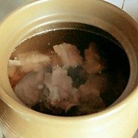 土茯苓生地煲猪骨汤的做法图解3