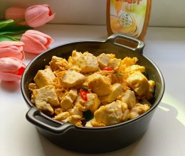 冬日快手菜：鸡蛋抱豆腐，虽然是一道素菜比肉还香的做法