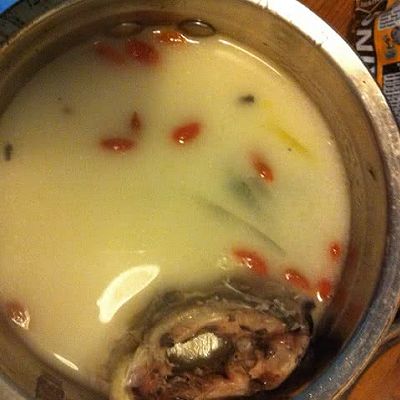 鲫鱼白萝卜枸杞汤
