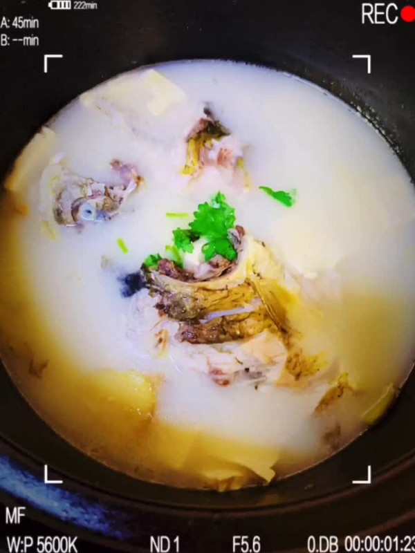 奶白味美/鲜香浓郁的鲫鱼豆腐汤