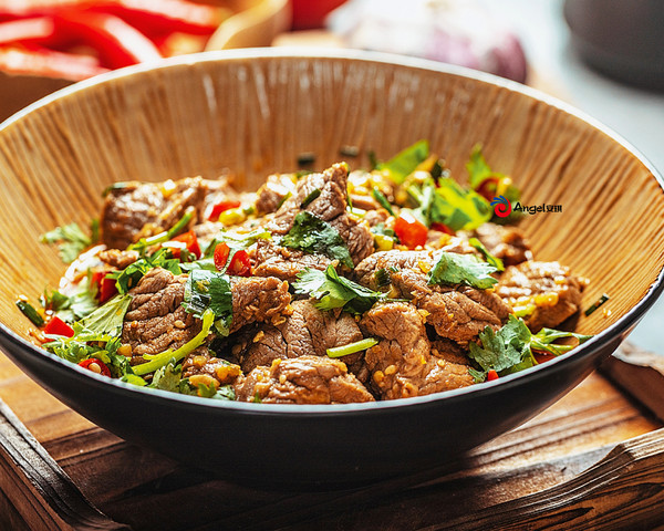 秘制香菜拌牛肉，嫩滑爽口，减脂期大胆吃！清爽还开胃~