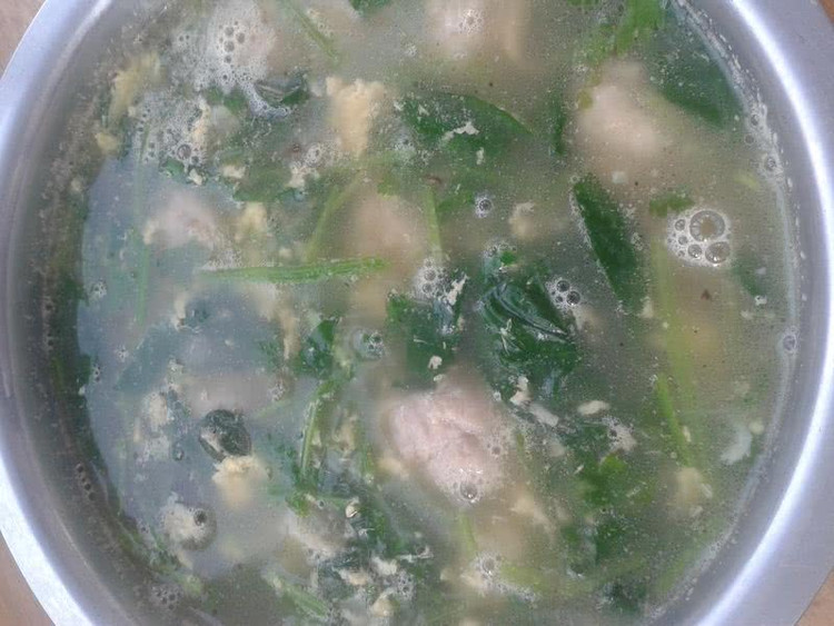 猪丸菠菜汤的做法
