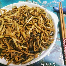 下饭神器之:盐菜炒笋丝