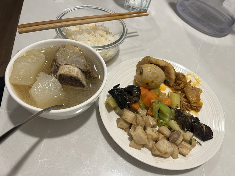 炝拌西芹木耳的做法
