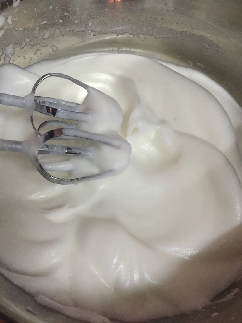戚风杯子蛋糕的做法图解1