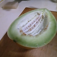 哈密瓜的切法（好看到极点）的做法图解1