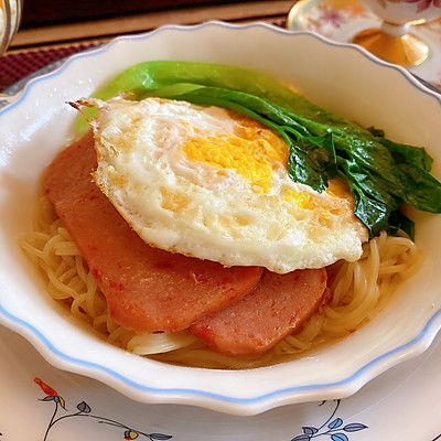 餐蛋虾子面