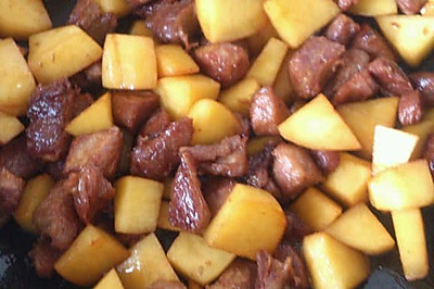 红烧牛肉炖土豆