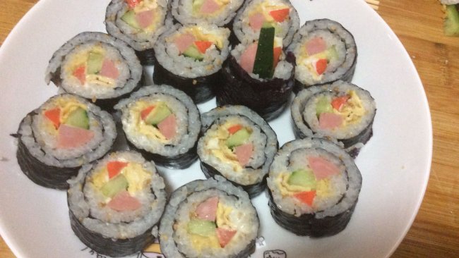 蛋黄紫菜包饭，简单超好吃的做法