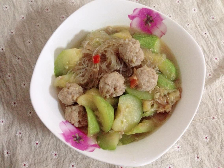 丝瓜炖肉丸粉丝的做法