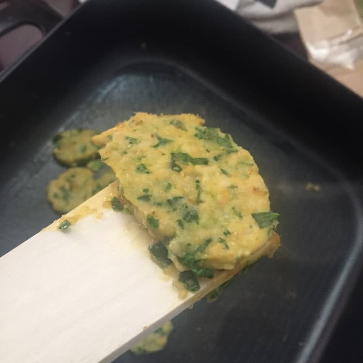 宝宝鲜虾营养饼的做法图解5