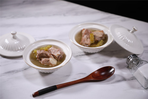 凉瓜黄豆排骨炖汤