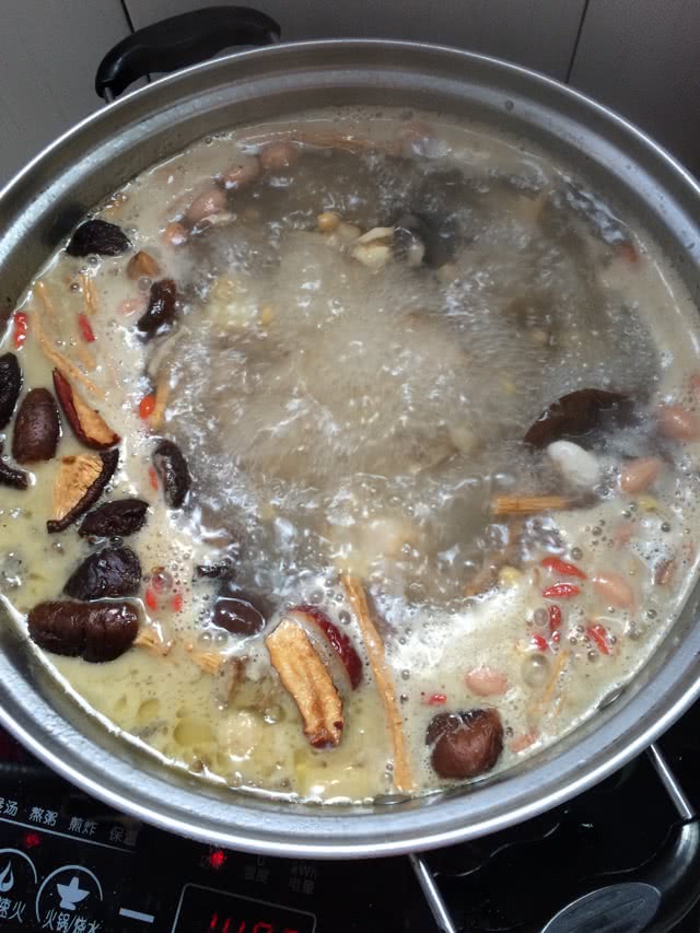 滋补鸡汤
