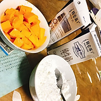 椰丝牛奶芒果小方的做法图解2