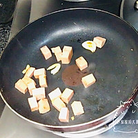 5分钟快手菜，青椒鸡蛋爆炒午餐肉！的做法图解3