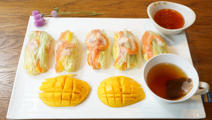 精致早餐：越南春卷配薄荷茶