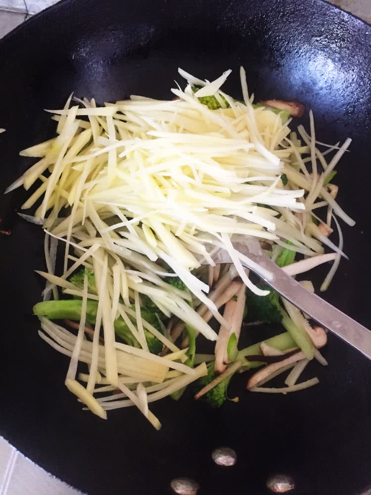 蔬菜炒面的做法图解5