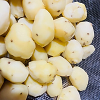 炕土豆的做法图解1