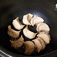 鳗天下美食之电饭锅版黄金鳗鱼煎饺的做法图解10