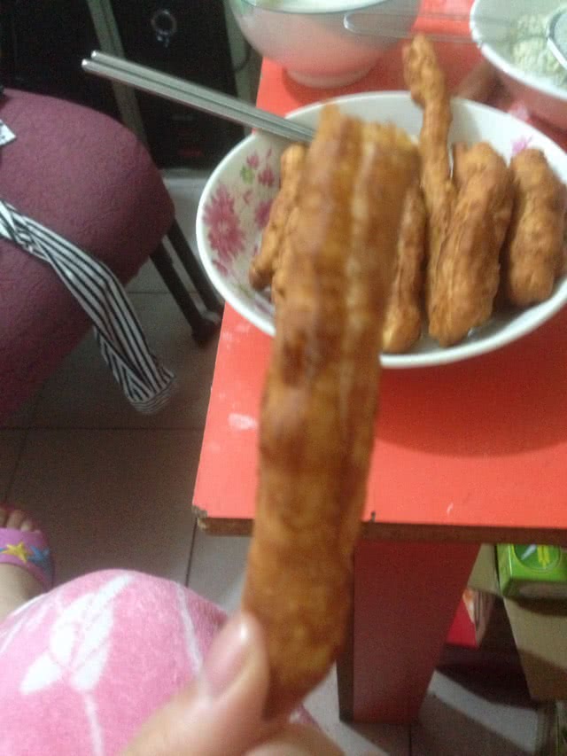 炸油条的做法图解8